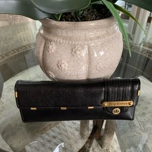 JUICY COUTURE LEATHER CLUTCH/WALLET!🖤